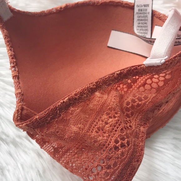 Victoria Secret Lace Push Up Bra - Picture 9 of 10